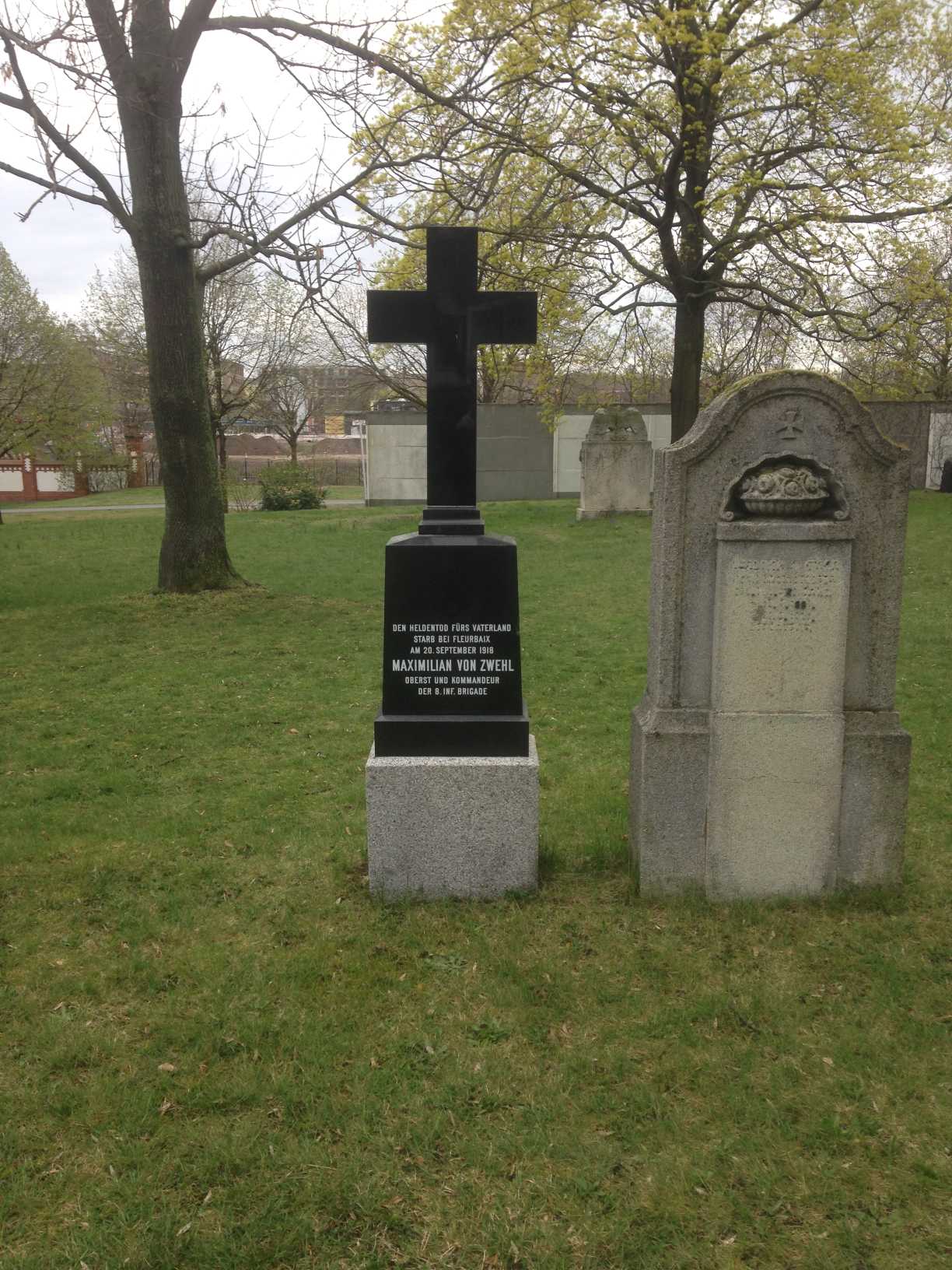 Grabstein Maximilian von Zwehl, Invalidenfriedhof Berlin