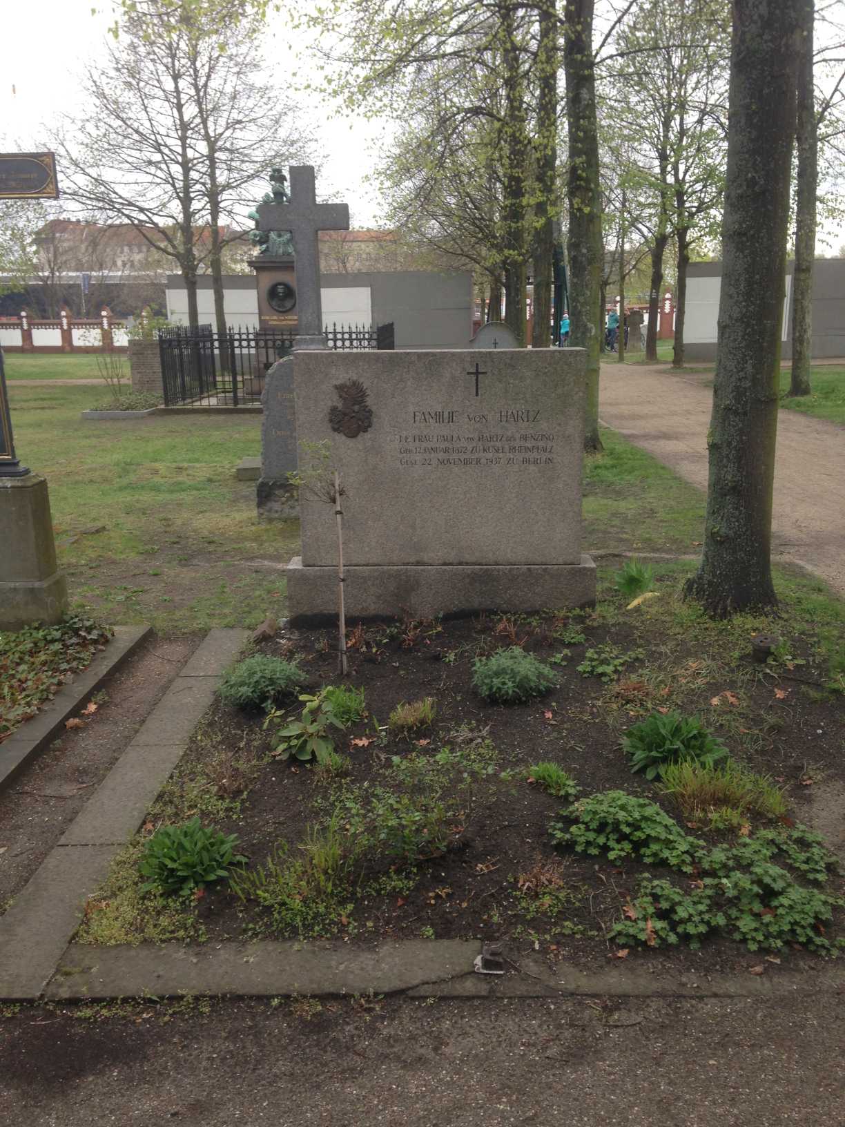 Grabstein Paula von Hartz, geb. Benzino, Invalidenfriedhof Berlin