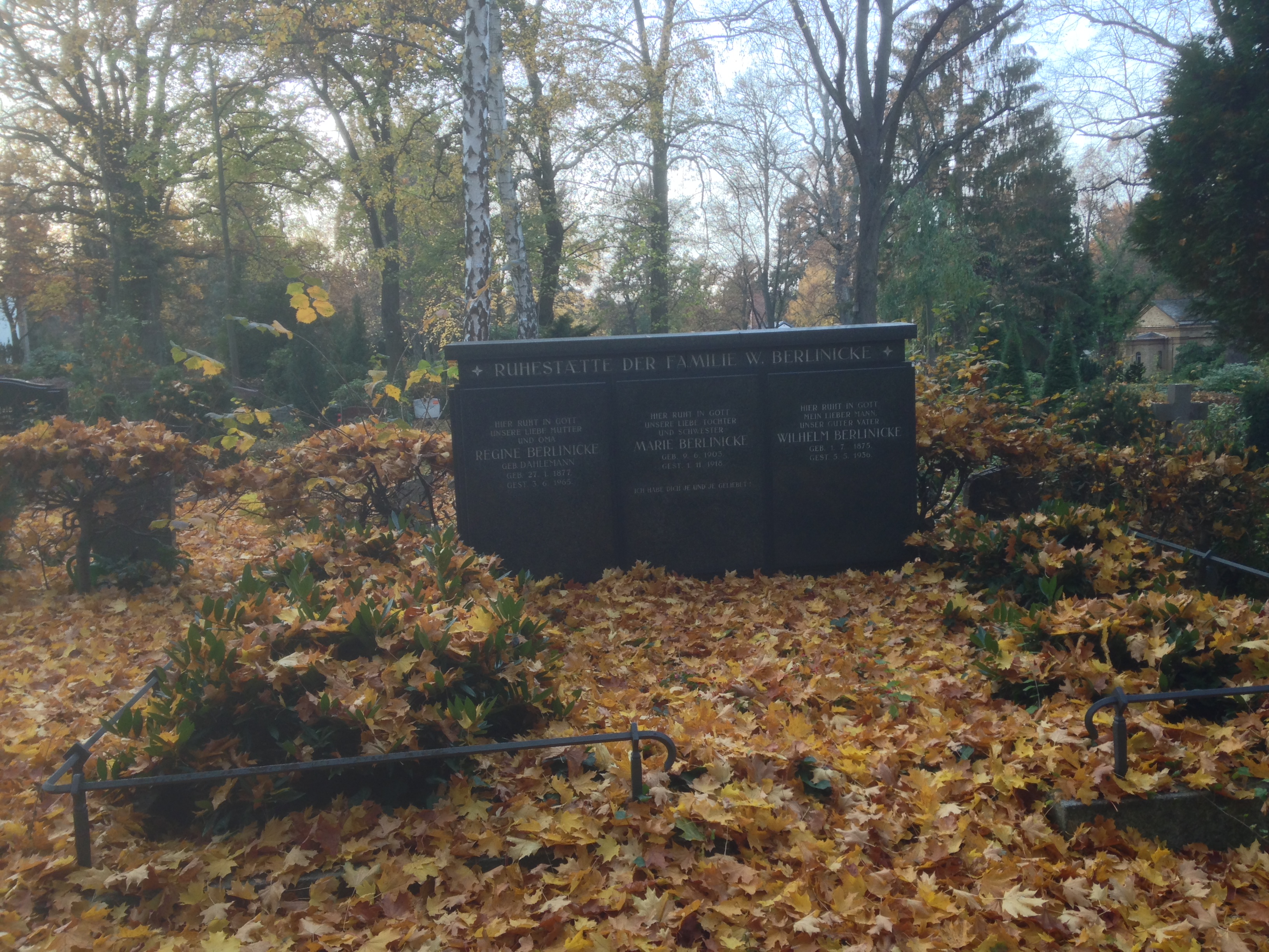 Grabstein Regine Berlinicke, geb. Dahlemann, Friedhof Steglitz, Berlin