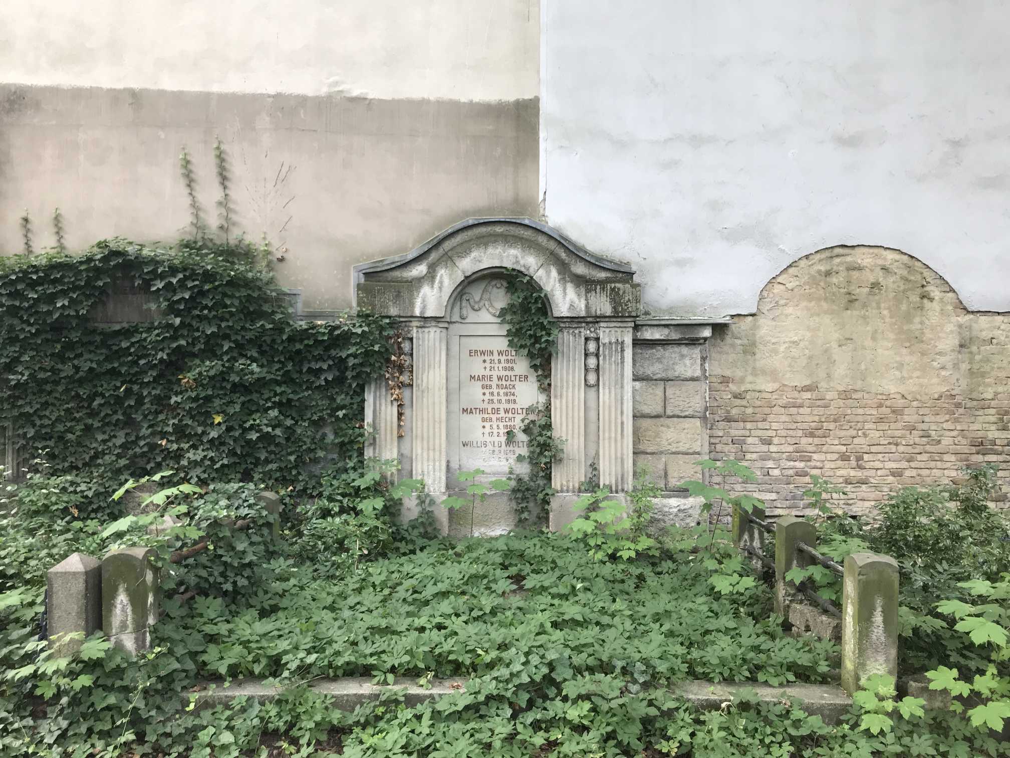 Grabstein Marie Wolter, geb. Noack, Neuer St. Jacobi-Friedhof, Berlin-Neukölln, Deutschland