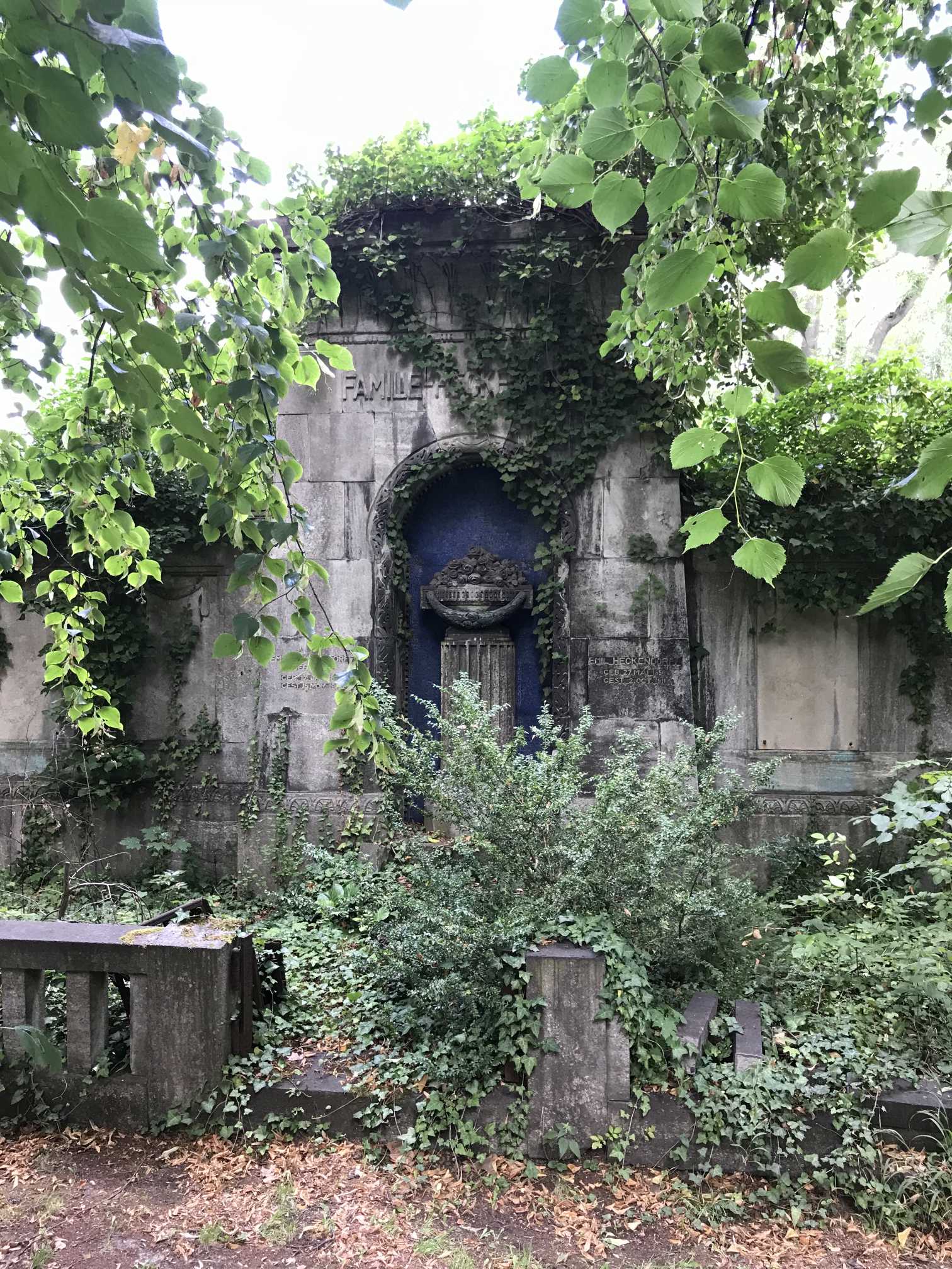 Gedenkstein Emma Heckendorff, geb. Keil, Friedhof der St. Thomas Gemeine, Berlin-Neukölln