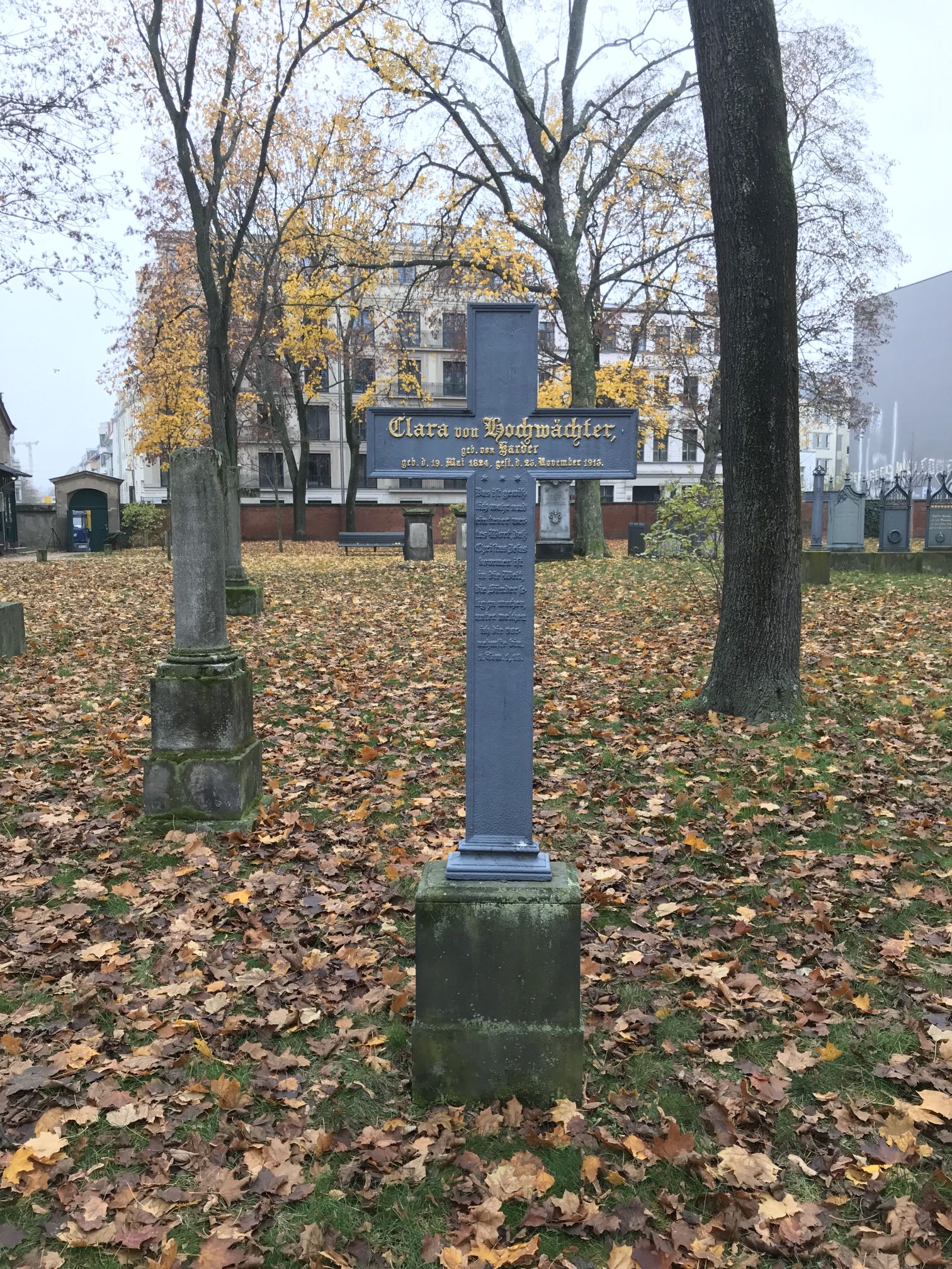 Grabstein Clara von Hochwächter, geb. von Harder, Alter Garnisonfriedhof Berlin