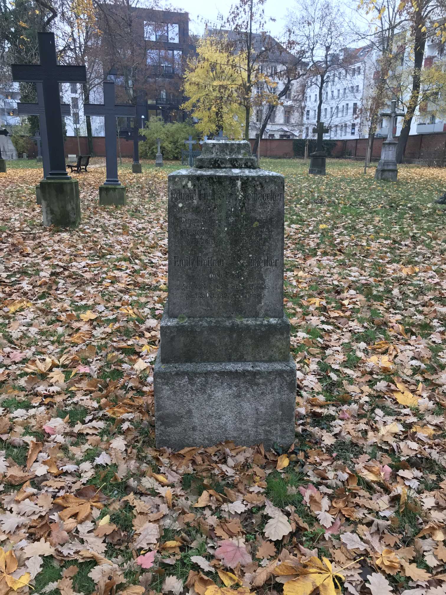 Grabstein Eduard Freiherr von Steinaecker, Alter Garnisonfriedhof Berlin