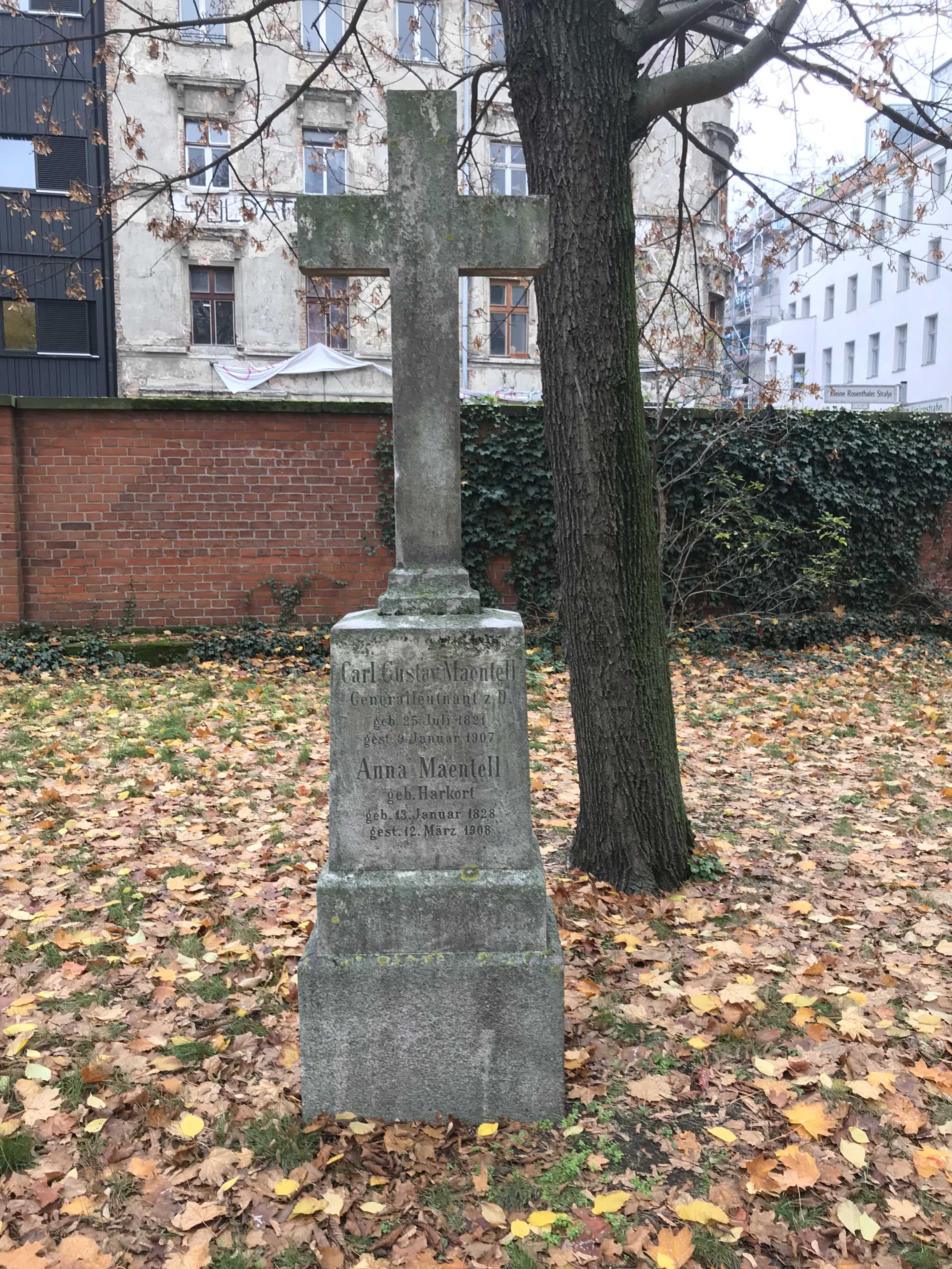 Grabstein Carl Gustav Maentell, Alter Garnisonfriedhof Berlin