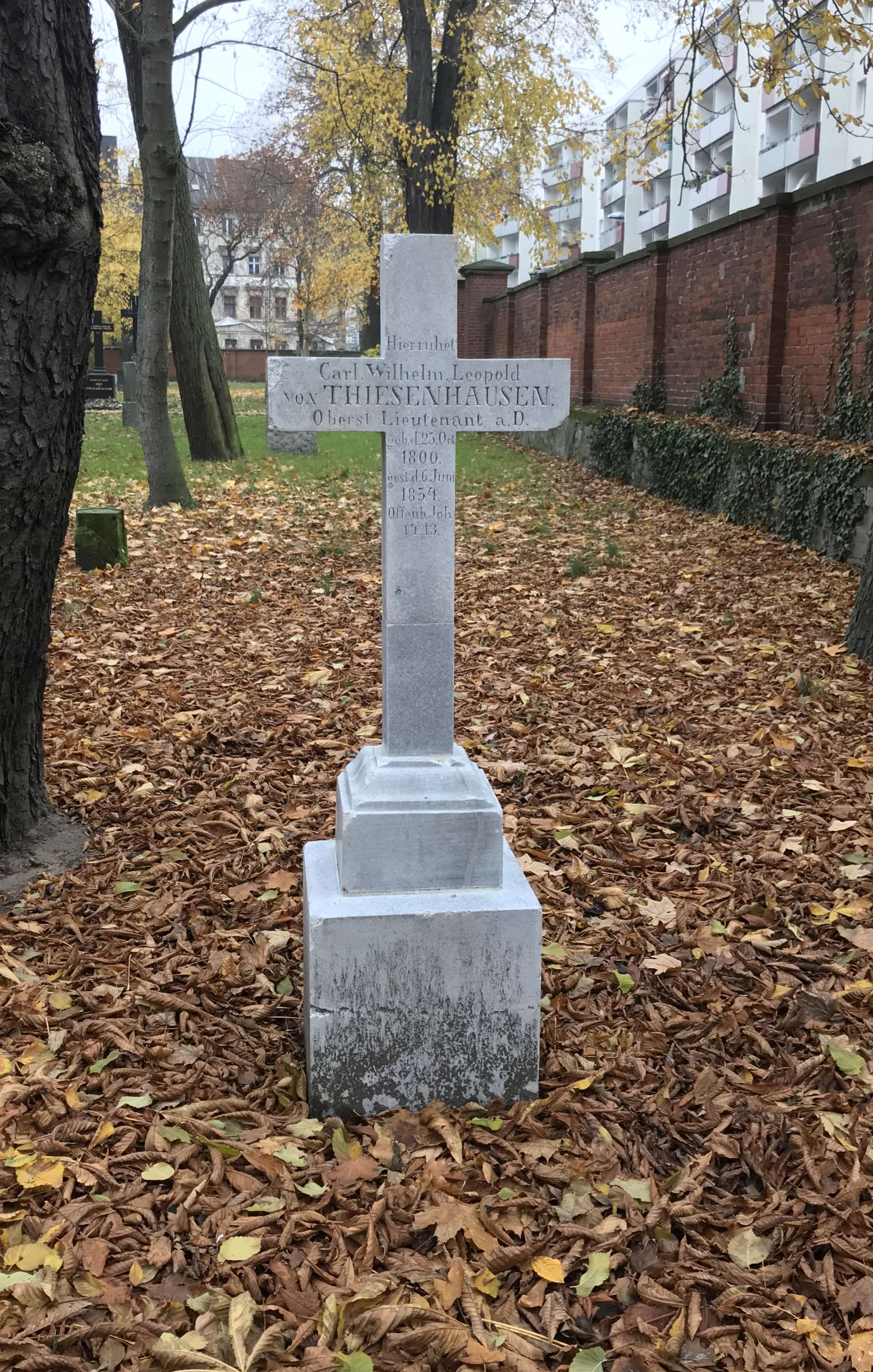 Grabstein Carl Wilhelm Leopold von Thiesenhausen, Alter Garnisonfriedhof Berlin