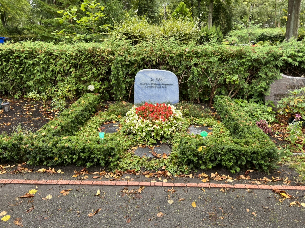 Grabstein Jo Plée, Friedhof Lankwitz, Berlin