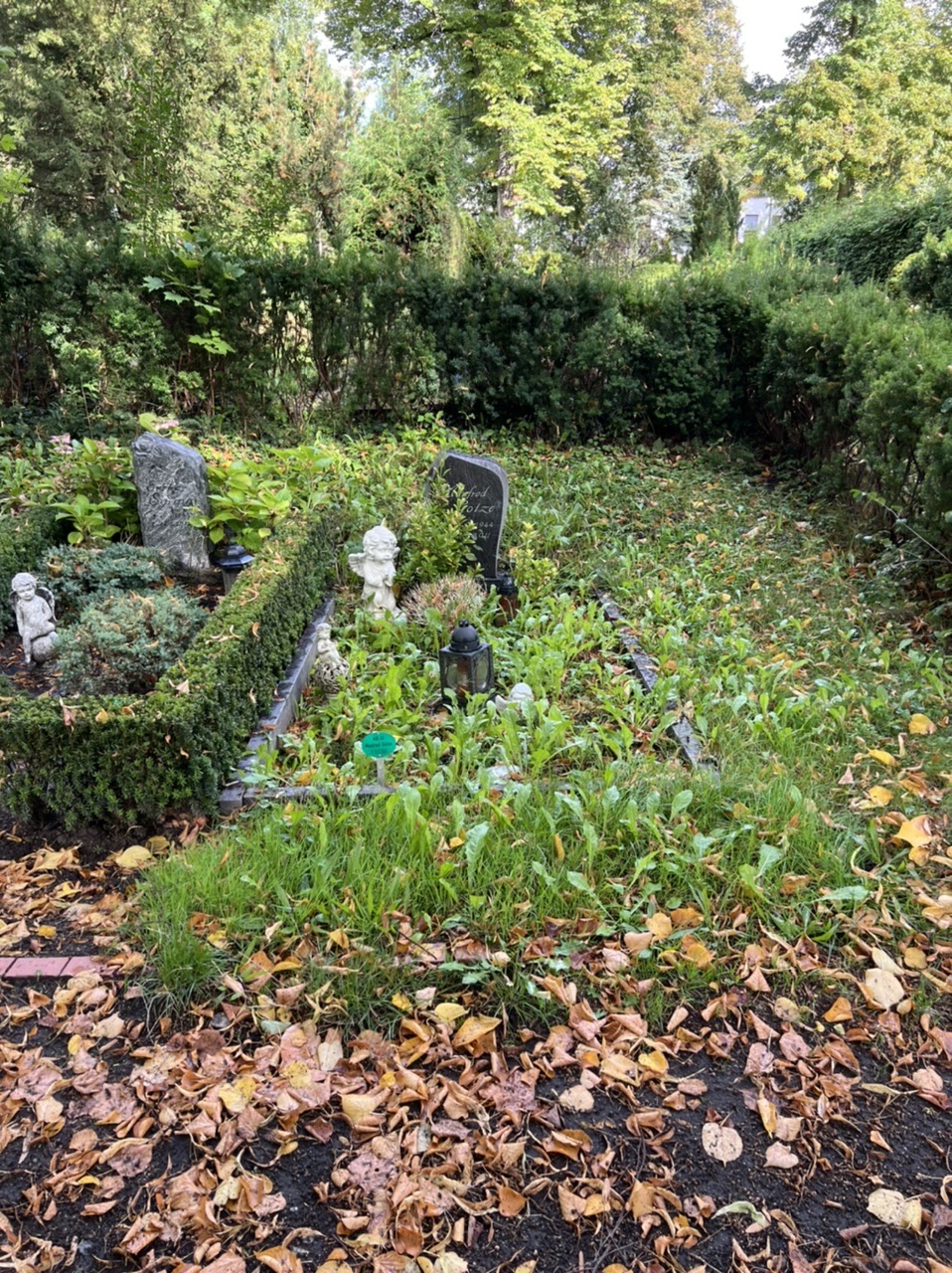 Grabstein Manfred Götze, Friedhof Lankwitz, Berlin