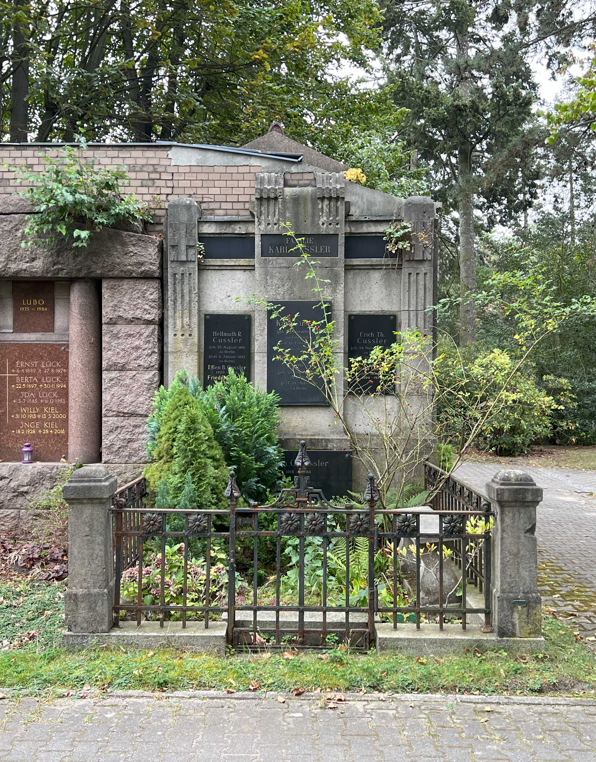 Grabstein Ellen Cussler, Friedhof Wilmersdorf, Berlin