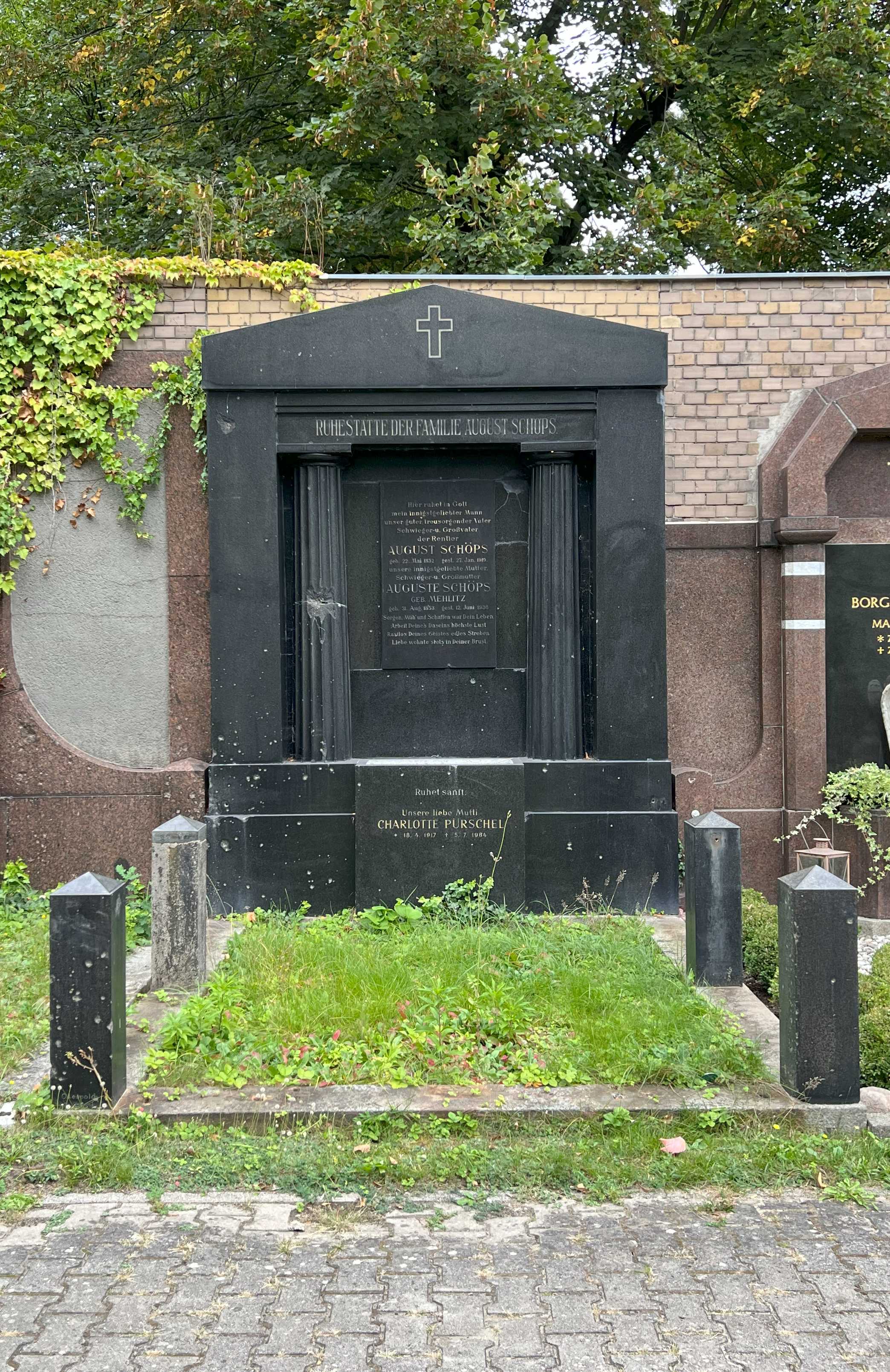 Grabstein Auguste Schöps, geb. Mehlitz, Friedhof Wilmersdorf, Berlin