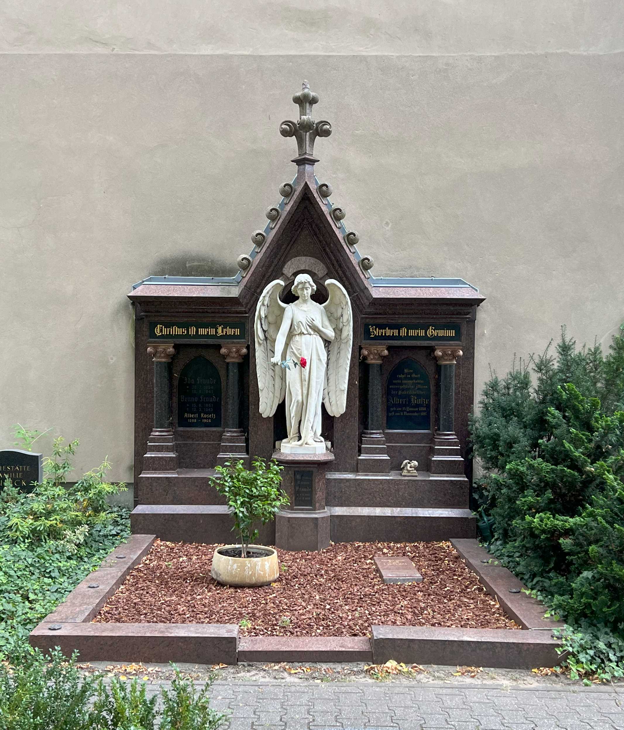 Grabstein Ida Fraude, Friedhof Wilmersdorf, Berlin