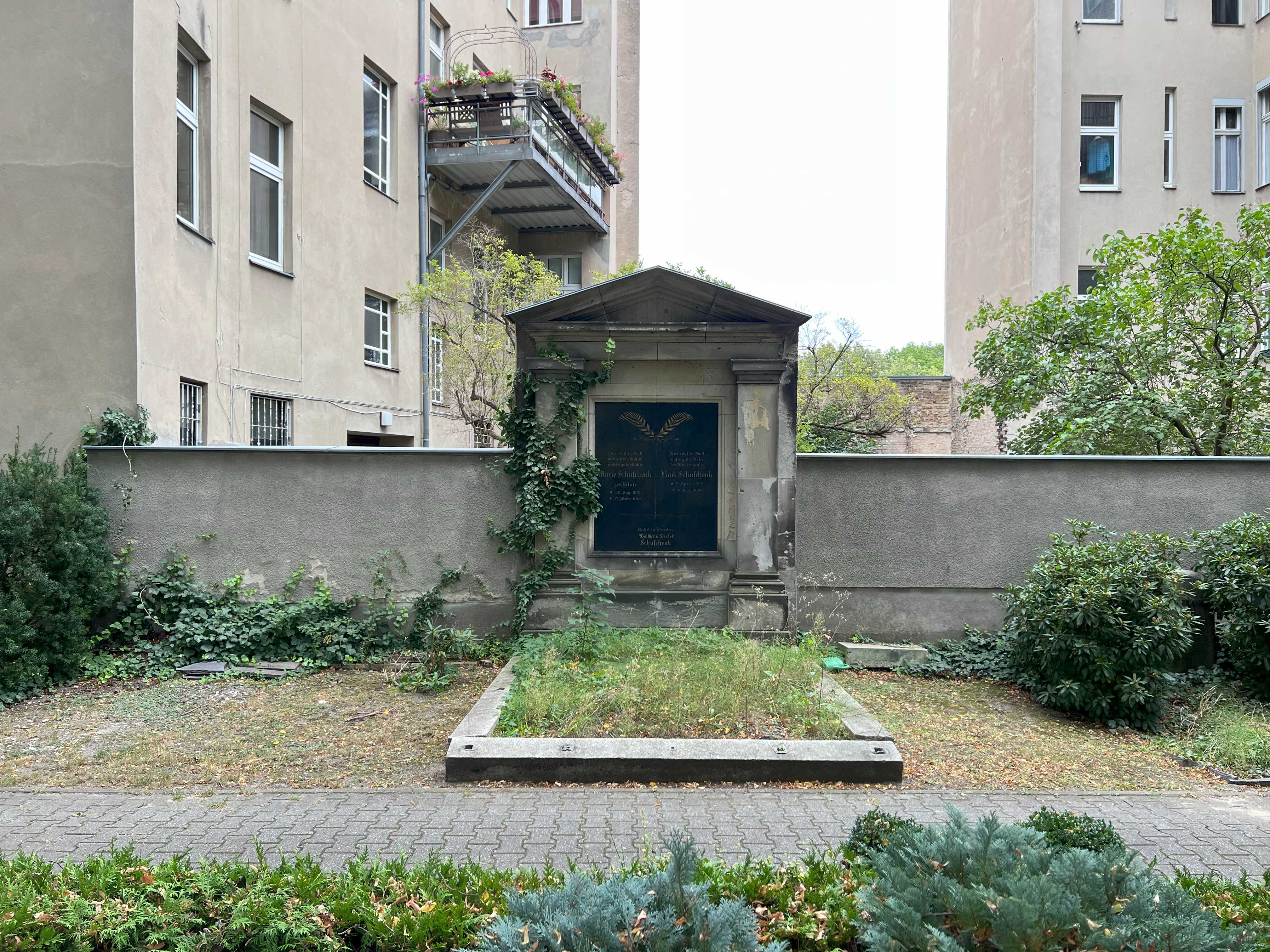 Grabstein Karl Schuschenk, Friedhof Wilmersdorf, Berlin